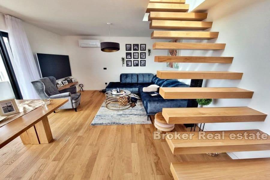 Kaštela - Toppleilighet med flott beliggenhet med havutsikt