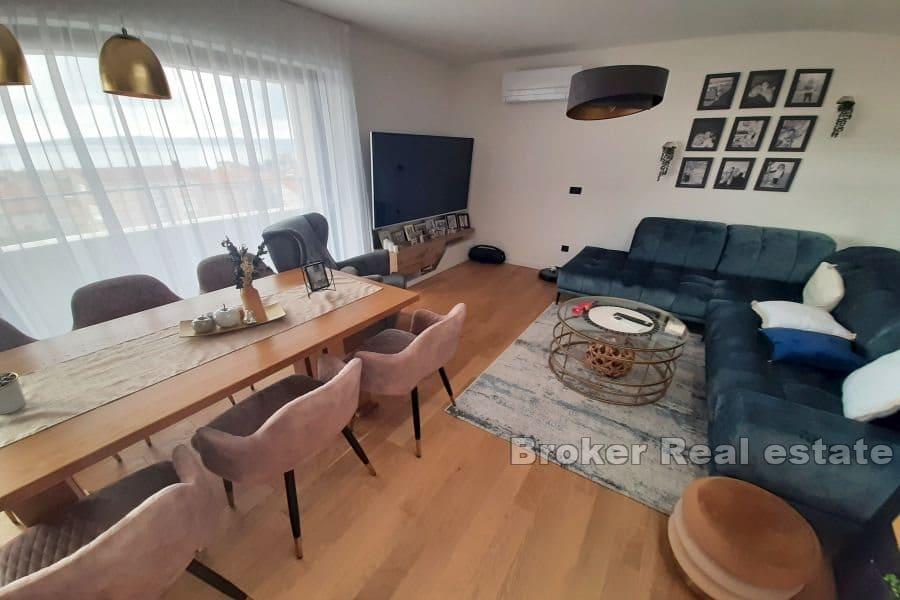 Kaštela - Penthouse in a great location with a sea view