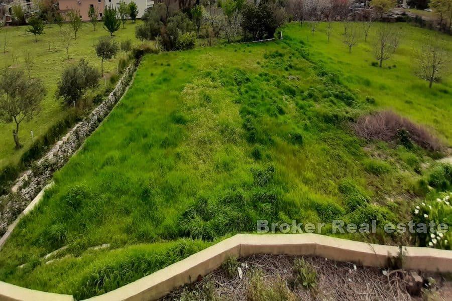 Kaštela - Działka budowlana w świetnej lokalizacji z widokiem na morze