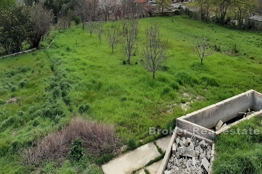 Kaštela - Działka budowlana w świetnej lokalizacji z widokiem na morze