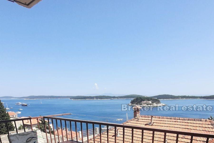 Ostrov Hvar - Priestranný byt vo výbornej lokalite