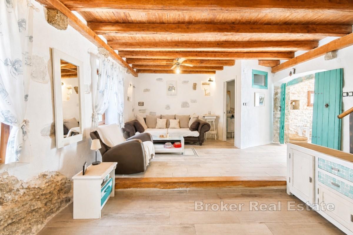 Insel Hvar – Komplett renovierte Villa aus einheimischem Stein