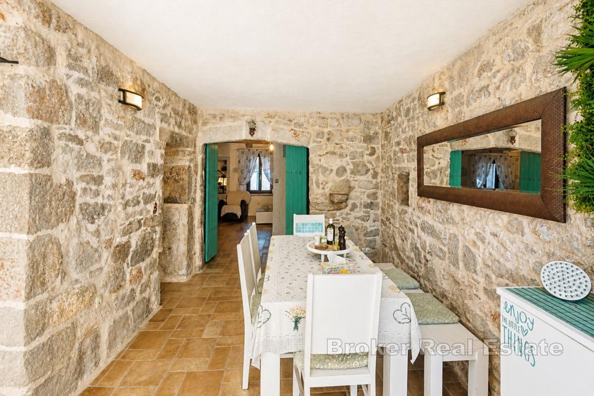 Insel Hvar – Komplett renovierte Villa aus einheimischem Stein