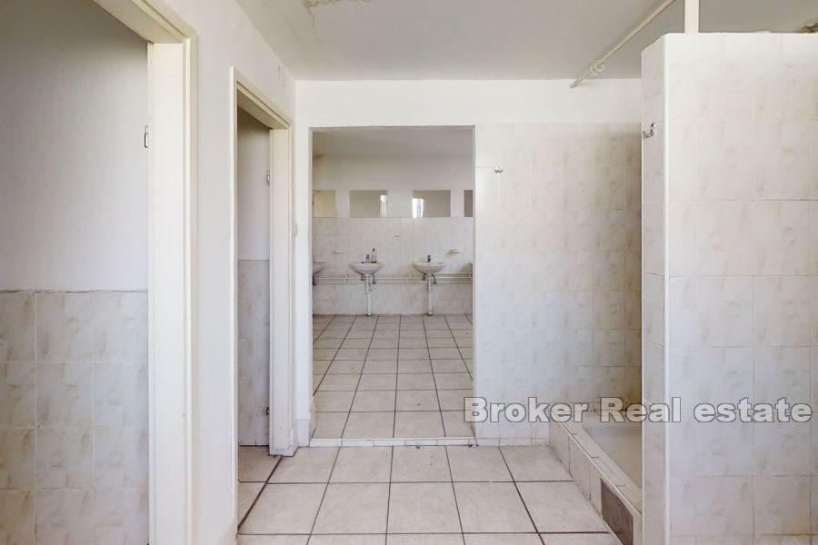 Immeuble de bureaux de quatre étages