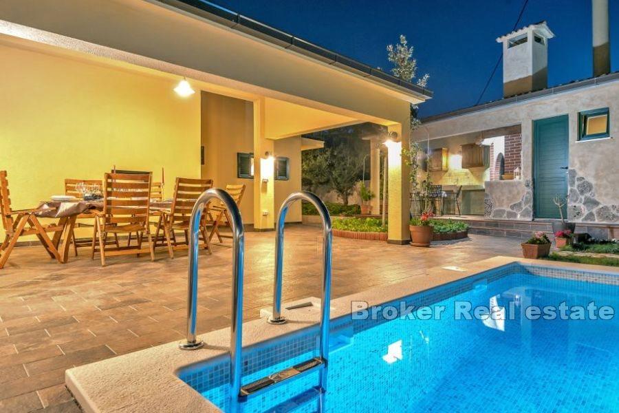 Omis -Villa de vacances rénovée avec piscine