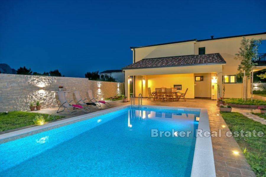 Omis -Villa de vacances rénovée avec piscine