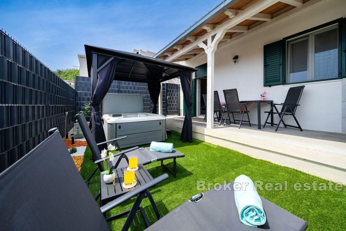 Omiš - Renovated semi-detached house with garden