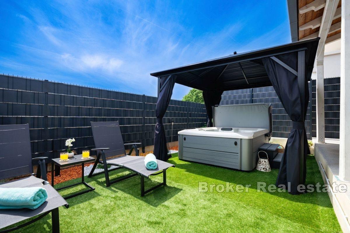 Omiš - Renovated semi-detached house with garden
