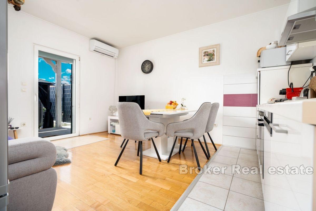 Omiš - Renovated semi-detached house with garden