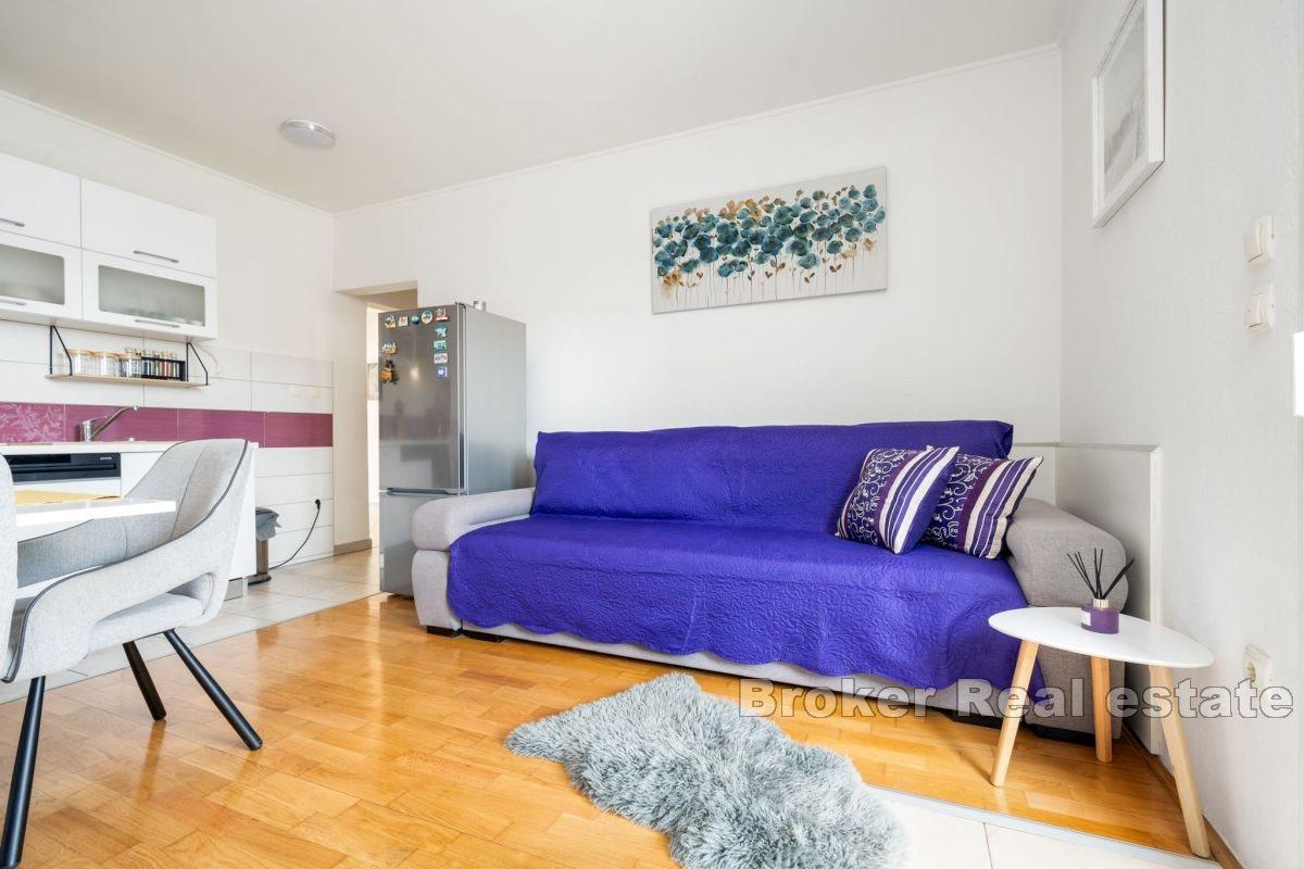 Omiš - Renovated semi-detached house with garden
