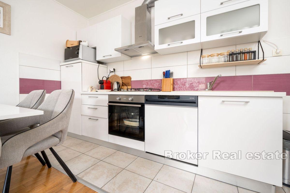 Omiš - Renovated semi-detached house with garden