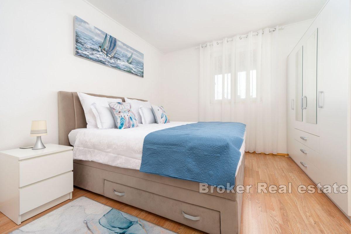 Omiš - Renovated semi-detached house with garden