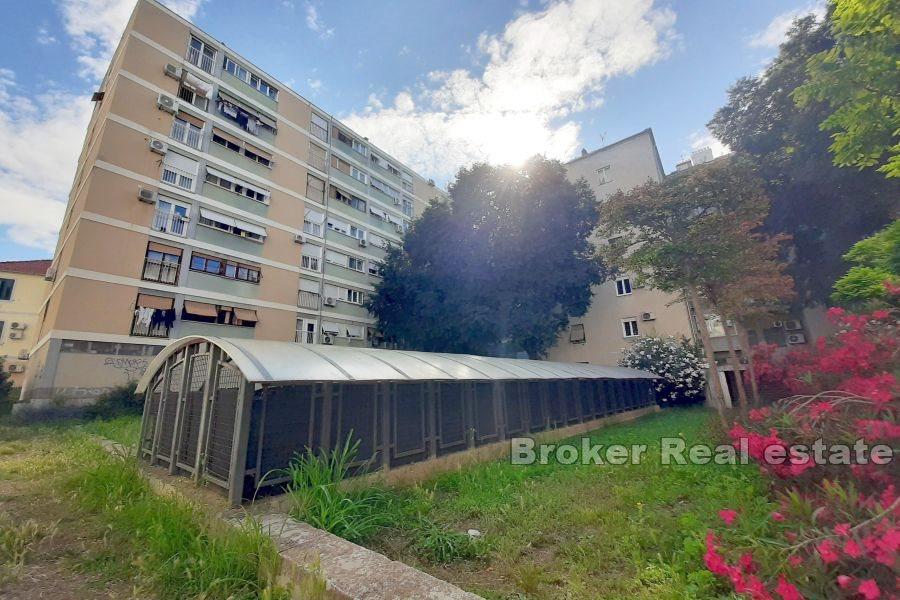 Split, Dobri - Forretningslokaler med parkering i garasje