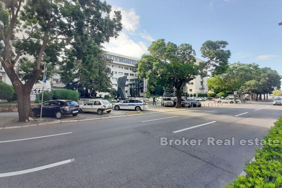 Split, Dobří - Obchodné priestory s parkovaním v garáži