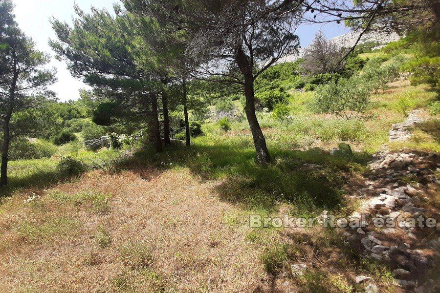 Omiš - Prostorný pozemek s výhledem na moře