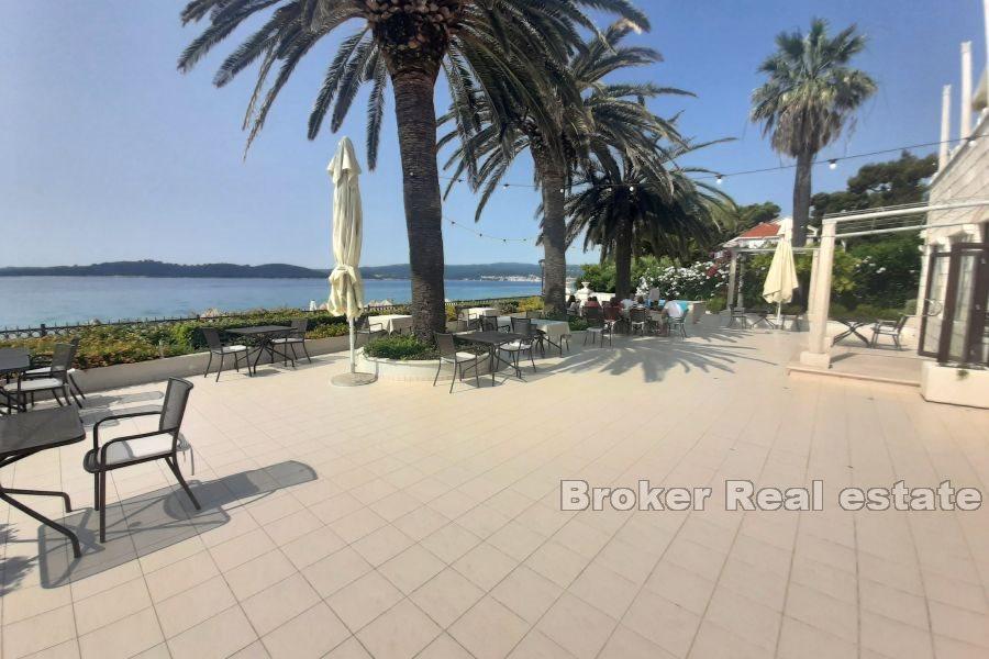 Rodzinny hotel w atrakcyjnym położeniu nad morzem