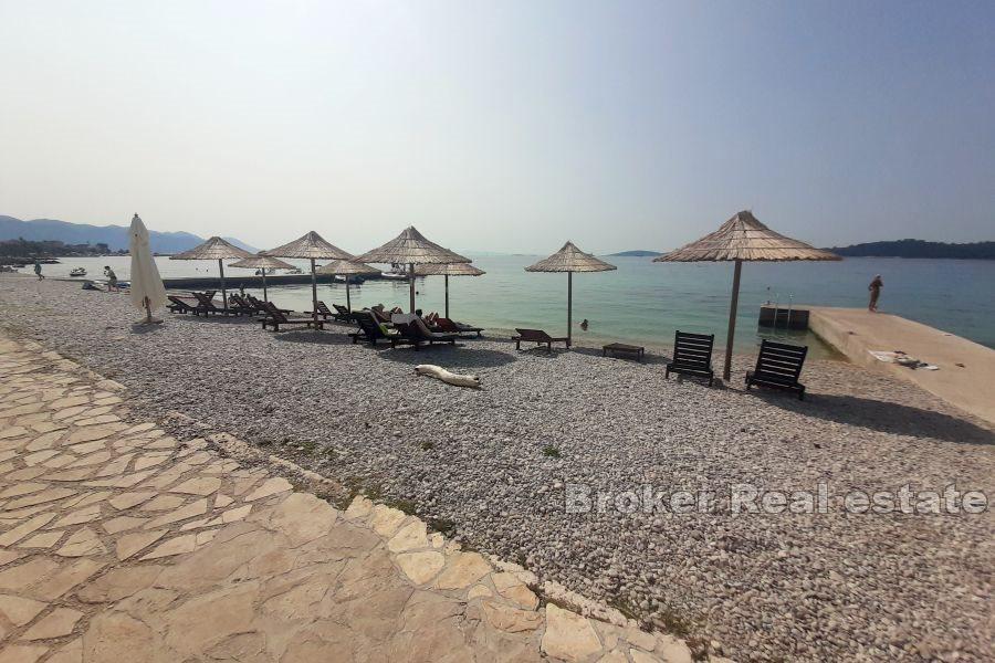 Rodzinny hotel w atrakcyjnym położeniu nad morzem