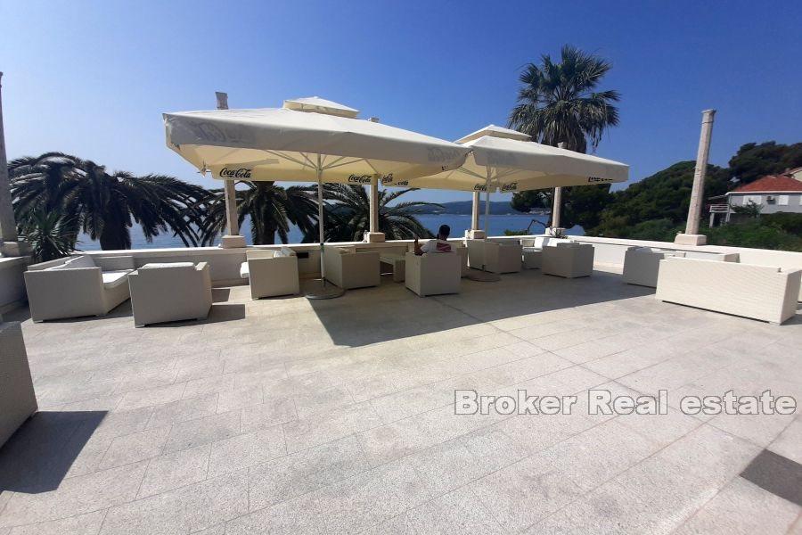 Rodzinny hotel w atrakcyjnym położeniu nad morzem