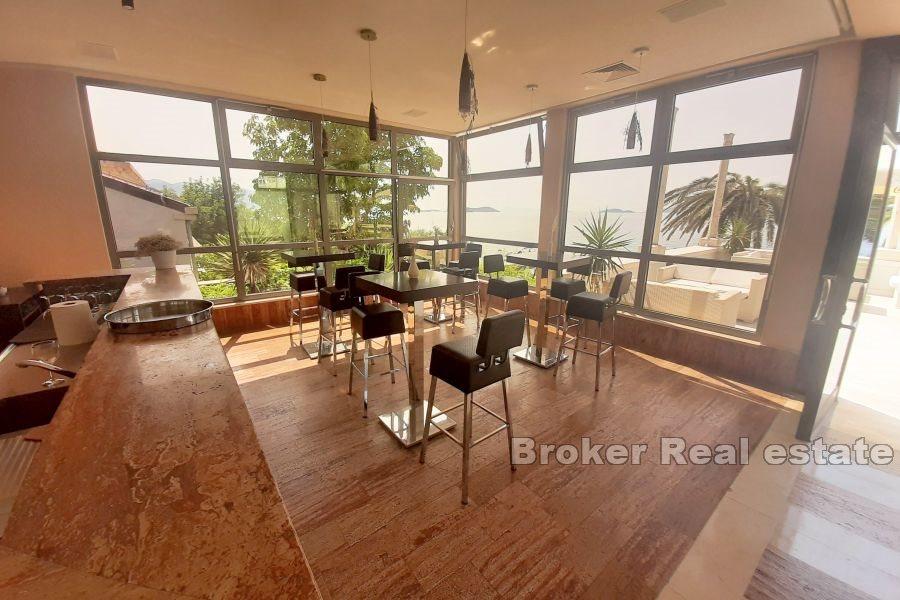 Rodzinny hotel w atrakcyjnym położeniu nad morzem