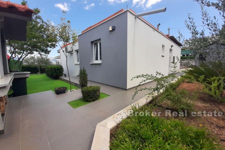 Island of Ciovo - Detached house near the sea