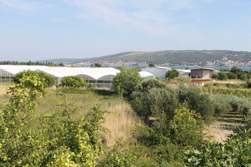 u blizini Trogira, građevinsko zemljište