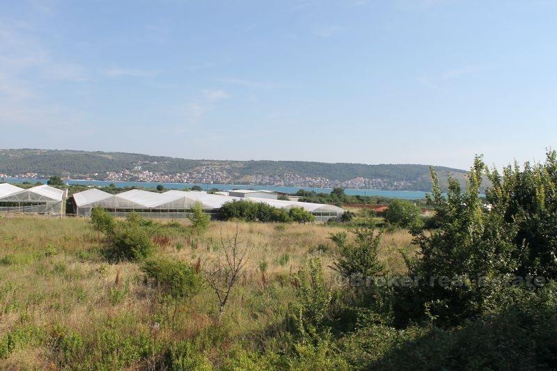 u blizini Trogira, građevinsko zemljište