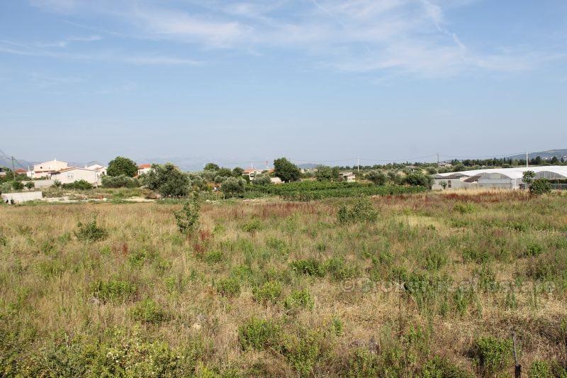 u blizini Trogira, građevinsko zemljište