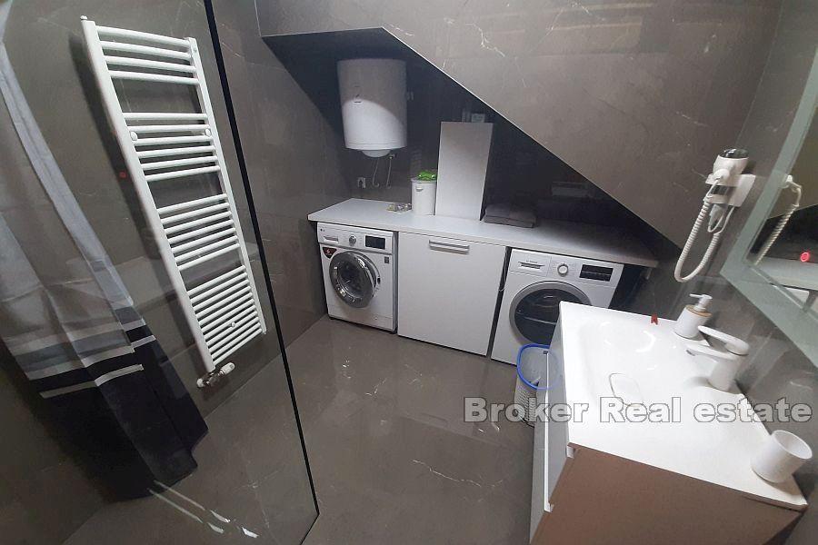 Hvar - Zrekonstruovaný kamenný dům s bazénem