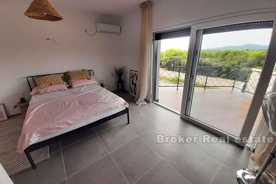 Okolica Šibenika - Moderna novosagrađena vila sa bazenom