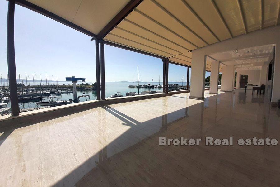 Split - business premises for catering purposes, by the sea