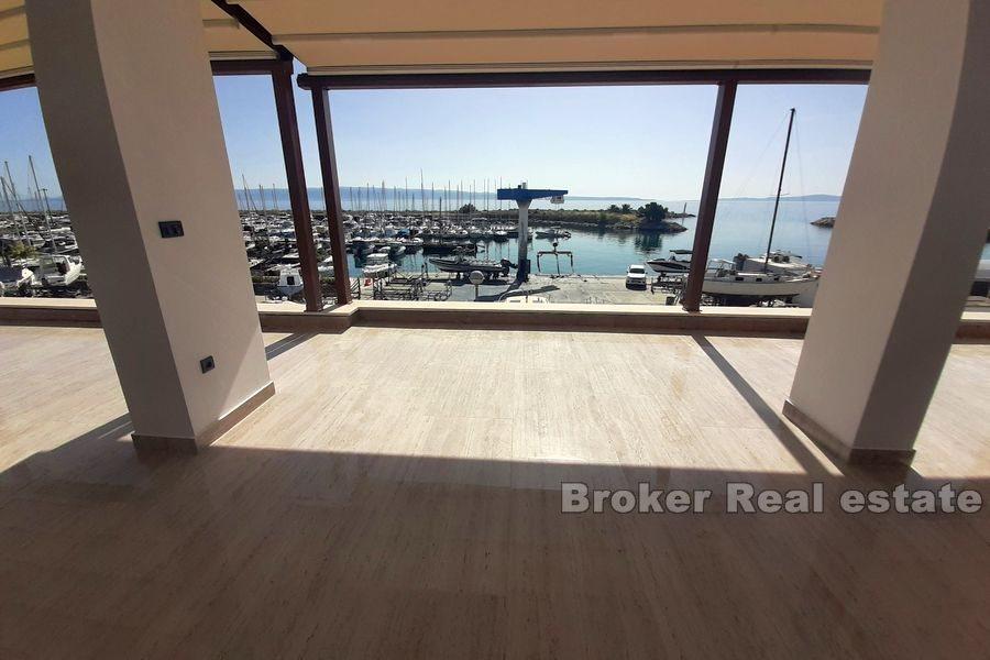 Split - business premises for catering purposes, by the sea