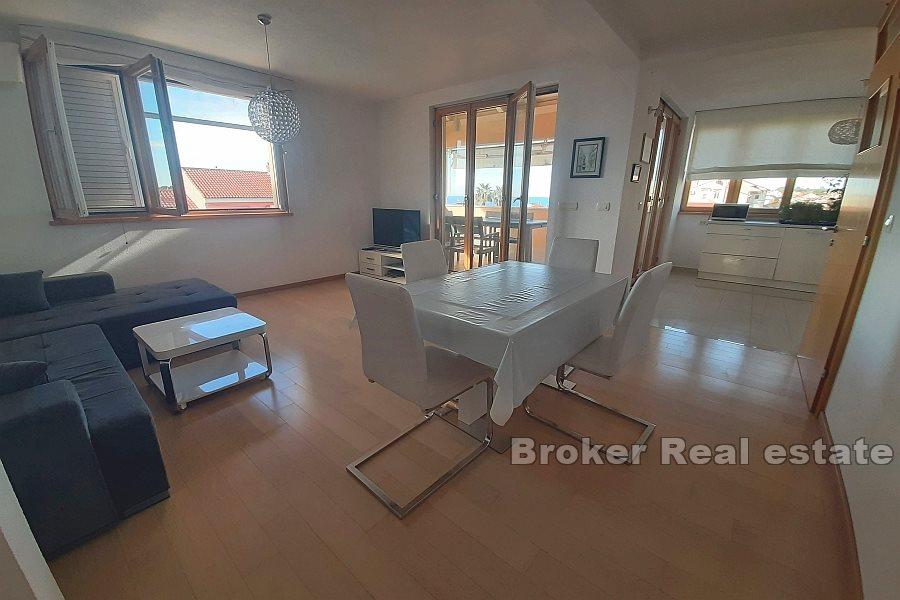 Zadar - Ładnie położony dom z widokiem na basen i morze