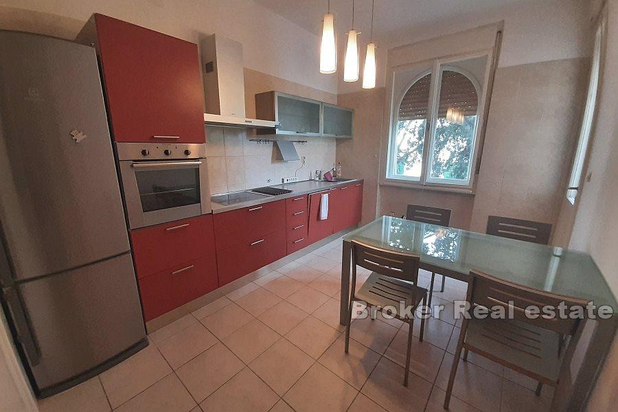 Split - Zvončac - Elegancki przestronny apartament z czterema sypialniami