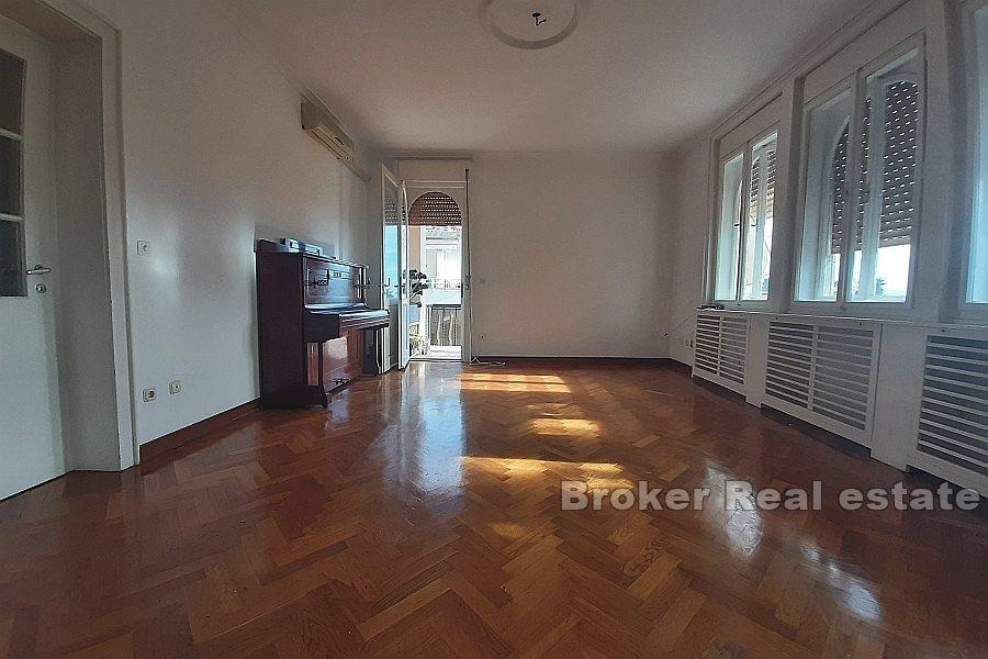 Split - Zvončac - Elegancki przestronny apartament z czterema sypialniami