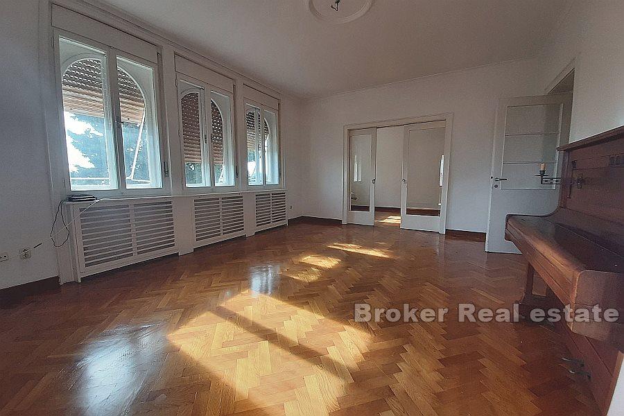 Split - Zvončac - Elegancki przestronny apartament z czterema sypialniami