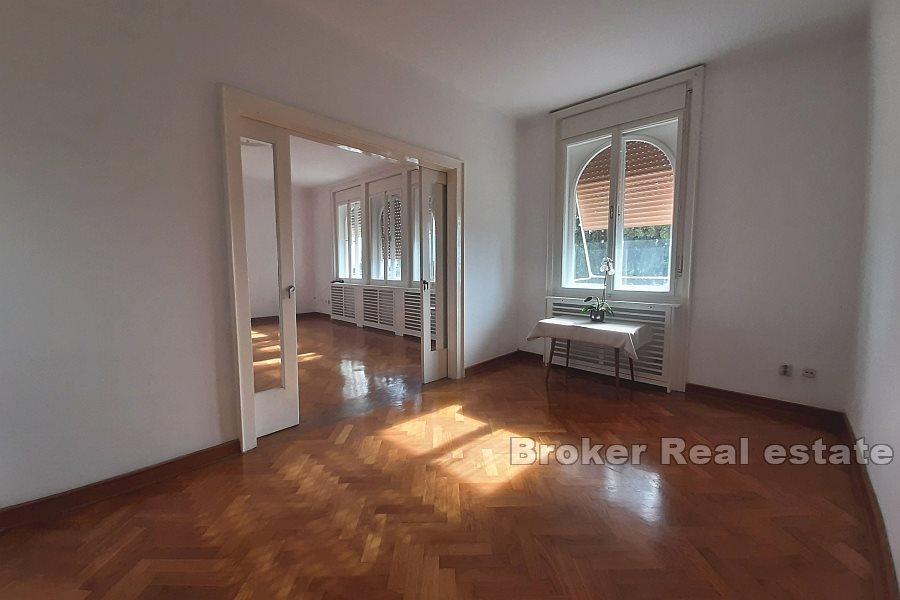 Split - Zvončac - Elegancki przestronny apartament z czterema sypialniami