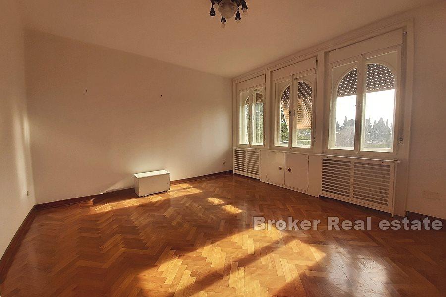Split - Zvončac - Elegancki przestronny apartament z czterema sypialniami