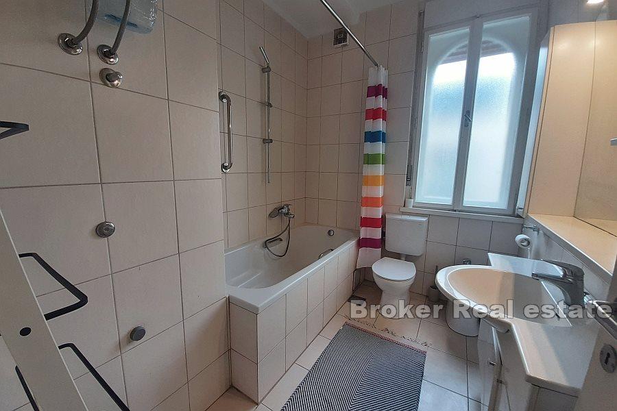 Split - Zvončac - Elegancki przestronny apartament z czterema sypialniami