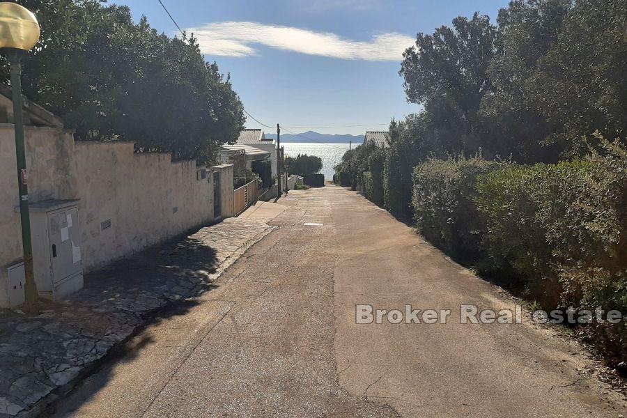 Zadar - Prizemna kuća za renovaciju nedaleko mora