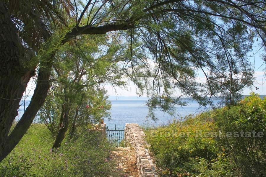 Ostrov Hvar, samostatný dům první řadě k moři