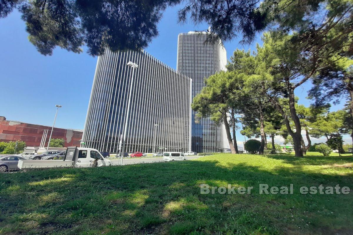 Attractively positioned space on two floors