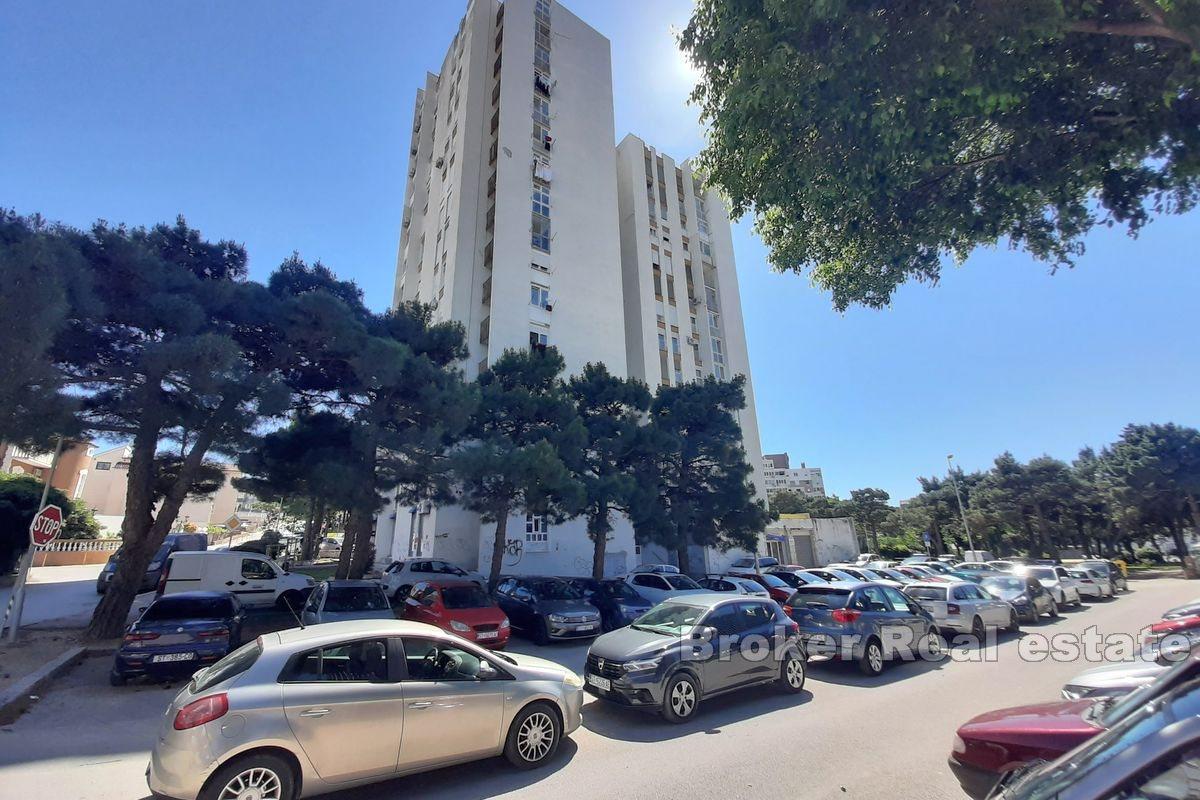 Attractively positioned space on two floors