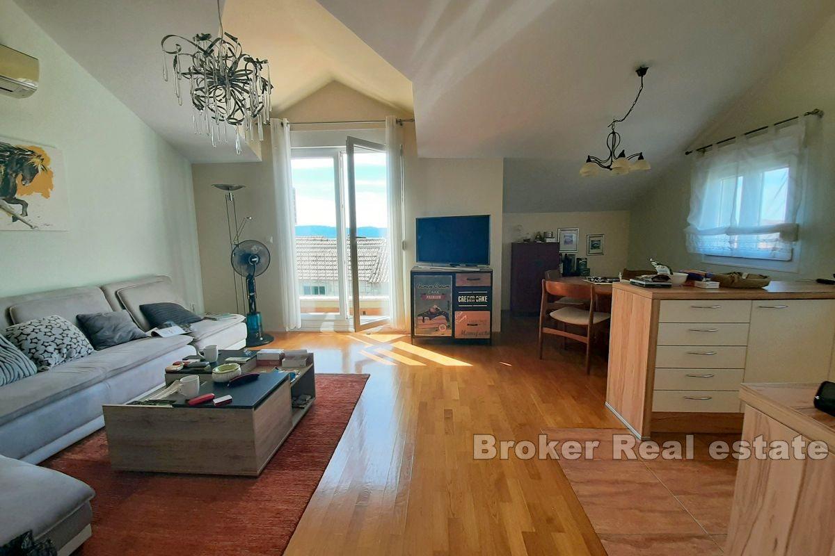 Trzypokojowy apartament na najwyższym piętrze z widokiem na morze