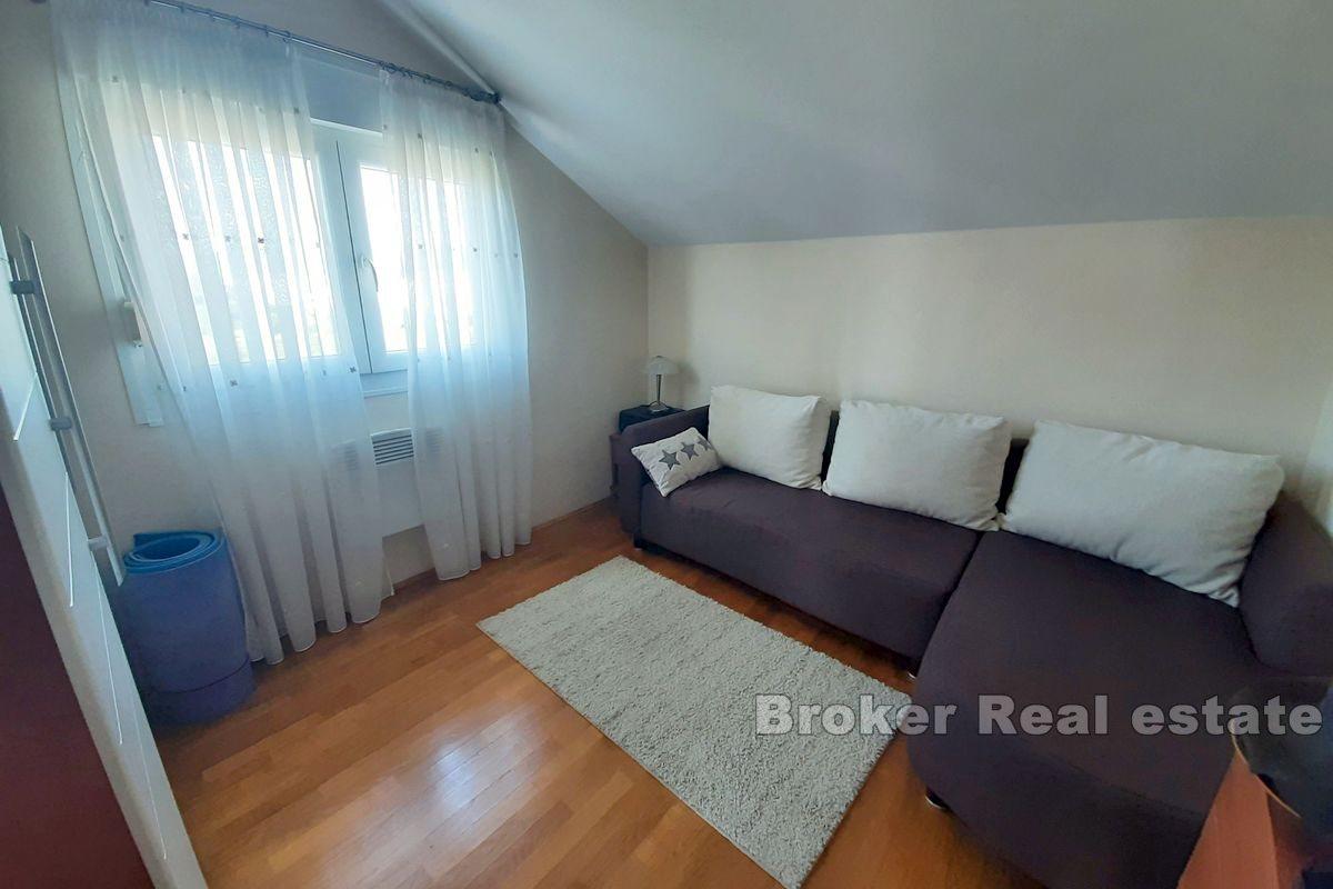 Trzypokojowy apartament na najwyższym piętrze z widokiem na morze