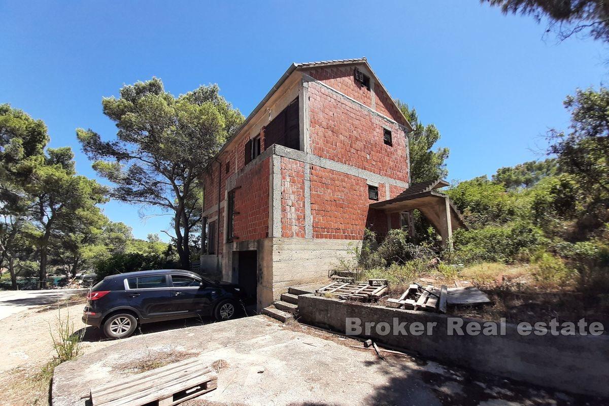 Immeuble inachevé en bord de mer