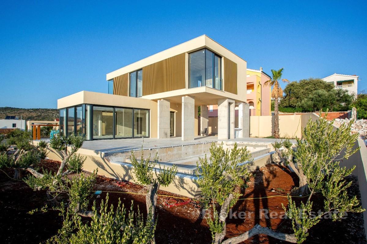 Moderní vila s výhledem na moře