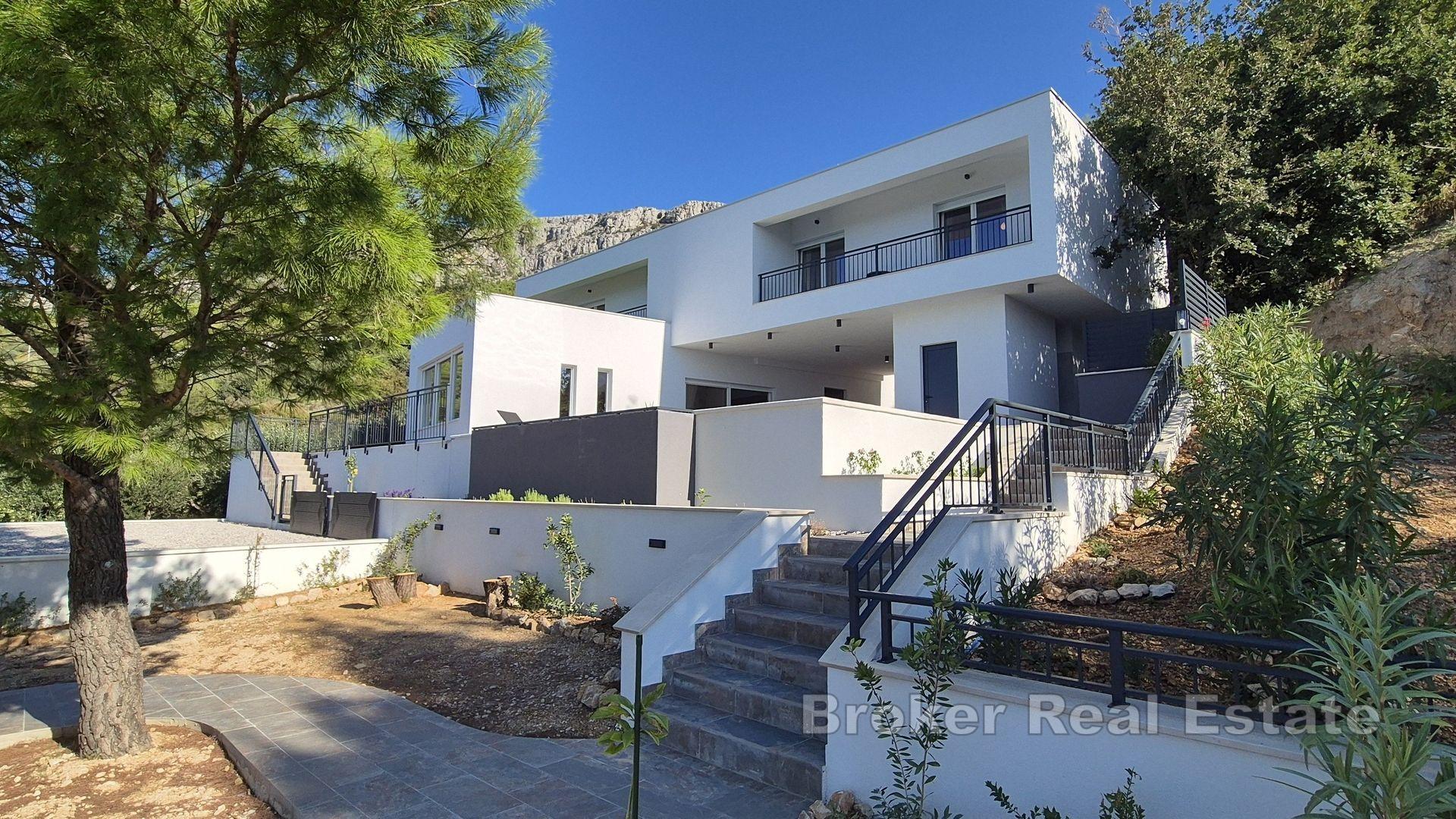 Vila s bazénem a úchvatným výhledem na moře