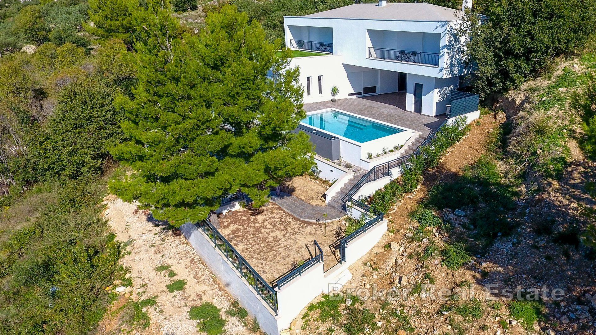 Vila s bazénem a úchvatným výhledem na moře