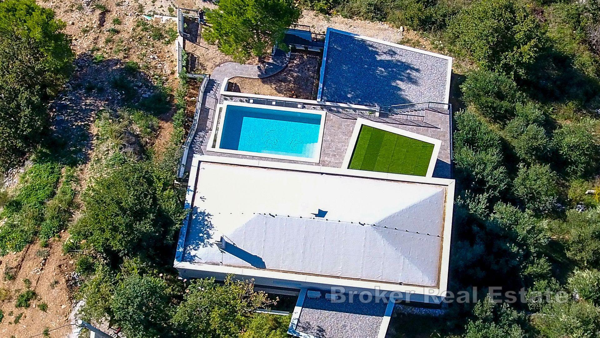 Vila s bazénem a úchvatným výhledem na moře