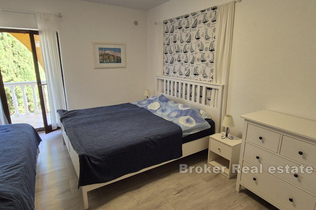 Jednopokojowe mieszkanie na pierwszym piętrze z widokiem na morze